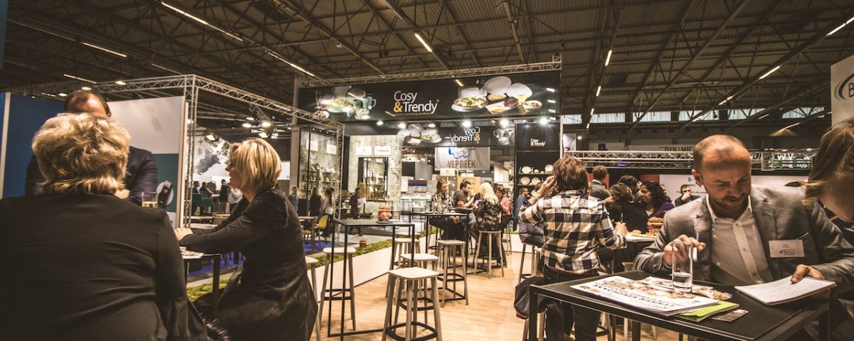 Stand Pameran Minimalis