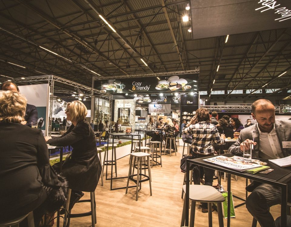 Stand Pameran Minimalis